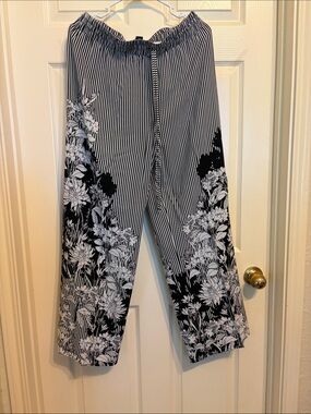 Women's Black & White Floral Stripe Wide-Leg Trousers